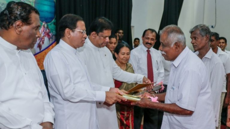 රටේ ජනතාවගේ ඉඩම් අයිතිය පිළිබඳ ගැටලුවේදී දේශපාලන පක්ෂ බේදයකින් තොරව සියලුදෙනාට සමාජ සාධාරණත්වය ඉටුවිය යුතුයි – ජනපති