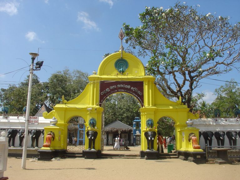 කතරගම දේවාලයේ බස්නායක නිලමේගේ තනතුර තාවකාලිකව අත්හිටුවයි