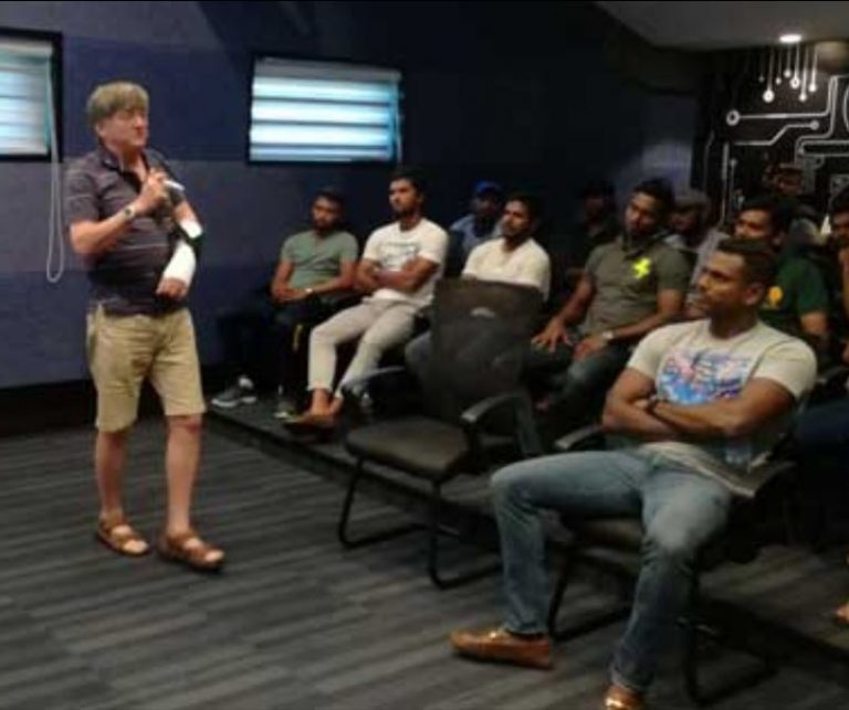 මනෝ වෛද්‍ය පිල් ජනුසේගේ සේවය ලබන මස සිට නැවතත් ක්‍රිකට් කණ්ඩායමට
