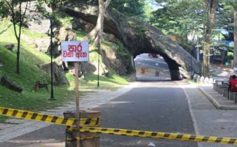 කඩුගන්නාව ගල් බිංගෙහි ඇතිවී ඇති පැල්ලම් හේතුවෙන් බිංගෙයට ඇතුළුවීමත්, නැරඹීමටත් තහනම් වෙයි