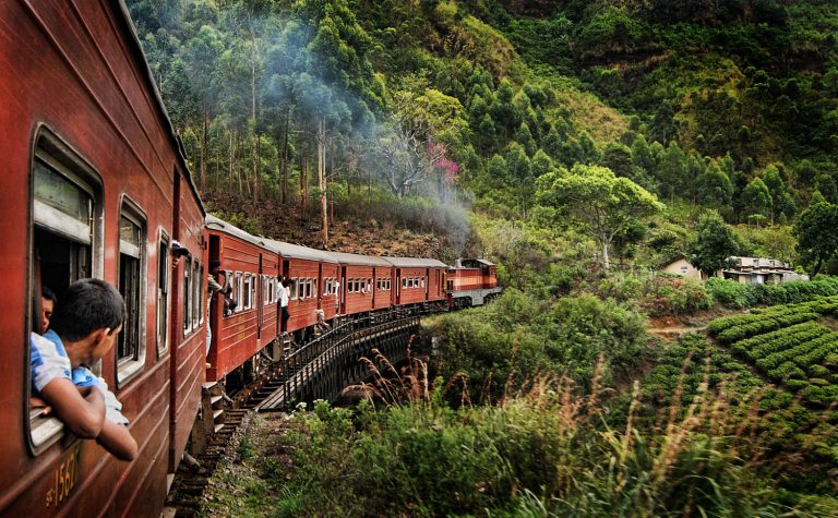 වෙසක් සමයේදී ජනතාවගේ පහසුව වෙනුවෙන් විශේෂ දුම්රිය සේවයක්