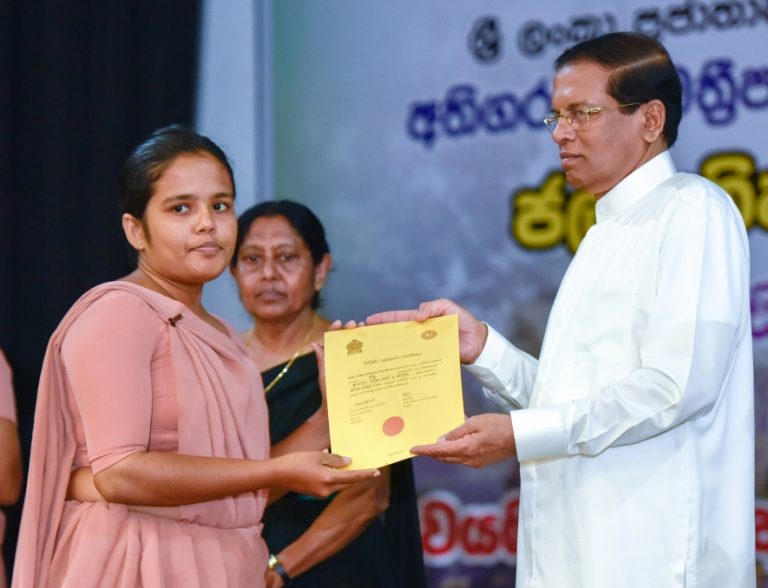 කොළඹ නගරයේ අඩු පහසුකම් සහිත නිවාසවල ජීවත්වූ ජනතාව වෙනුවෙන් ඉදිකළ නිවාස 722ක් ජනතා අයිතියට