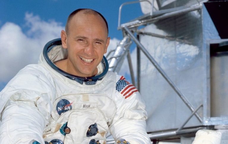 සඳ මත පා තැබූ හතර වන පුද්ගලයා මියයයි