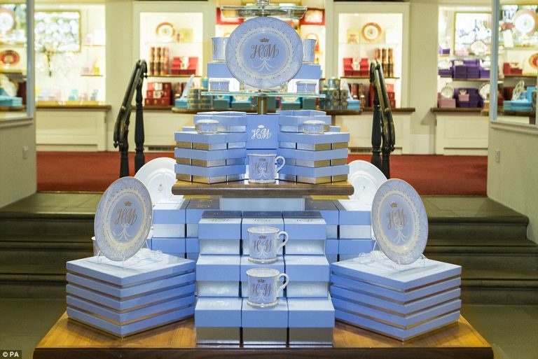 හැරී කුමරු සහ මේගන් මර්කල් යුවළගේ රාජකීය විවාහ මංගලෝත්සවය වෙනුවෙන් අලංකාර බඳුන්