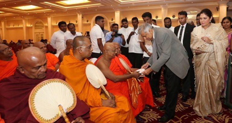කොළඹ මහනගර සභාවේ අනුග්‍රහය මත බෞද්ධ විහාරස්ථාන 138 ක් සදහා මූල්‍ය පරිත්‍යාග