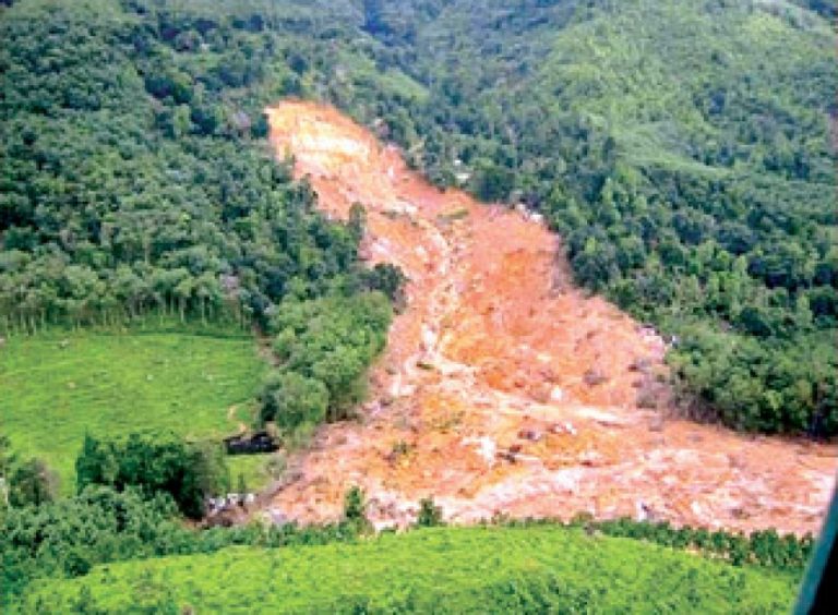 දිස්ත්‍රික් පහකට නායයෑම් අවදානම තවදුරටත් – රතු නිවේදනය නිකුත් කරයි