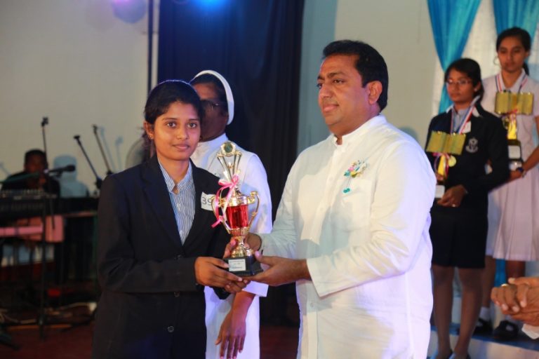 අධ්‍යාපන අැමති ත්‍රිකුණාමලය ශාන්ත මරියා විද්‍යාලයේ වාර්ෂික ත්‍යාග ප්‍රදානෝත්සවයට එක්වෙයි