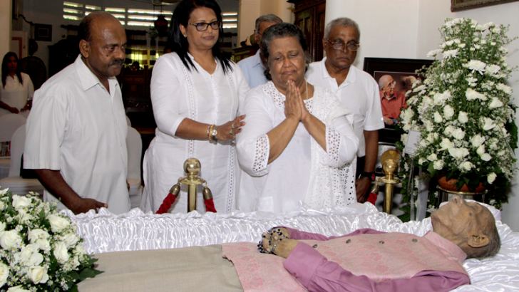 ආචාර්ය ලෙස්ටර් ජේම්ස් පීරිස්ගේ මහතාගේ දේහය අද උදෑසන නිදහස් චතුරශ්‍රයට