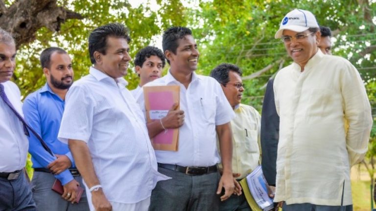 පරාක‍්‍රම සමුද්‍රයේ සුන්දරත්වය වනසා දමන කැළි කසළ ගැටලුව ජනපතිගේ අවධානයට