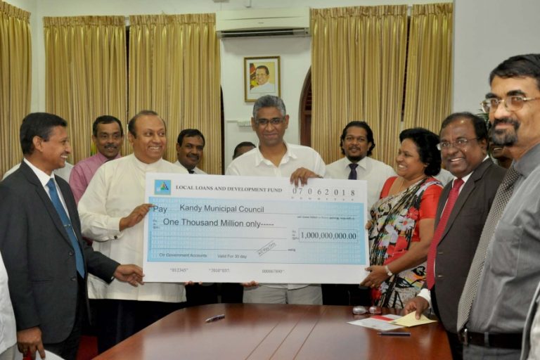 වෙළඳ සංකීර්ණය ඉදිකිරීම සඳහා මහනුවර මහා නගර සභාවට මිලියන 1000ක සහන ණයක්