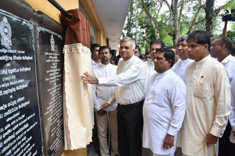 අගමැති ප්‍රධානත්වයෙන් දිවිතුර ප්‍රාදේශීය ලේකම් කාර්යාල නව තෙමහල් ගොඩනැගිල්ල විවෘත ක‌ෙ‌රේ