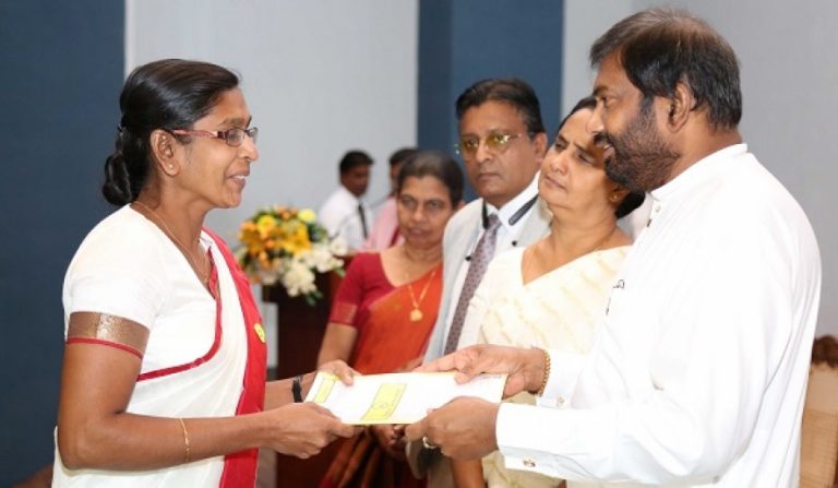සමාජ සංවර්ධන සහකාර නිලධාරීන් දෙසියදෙනකු සමාජ සේවා තනතුරට උසස් කරයි