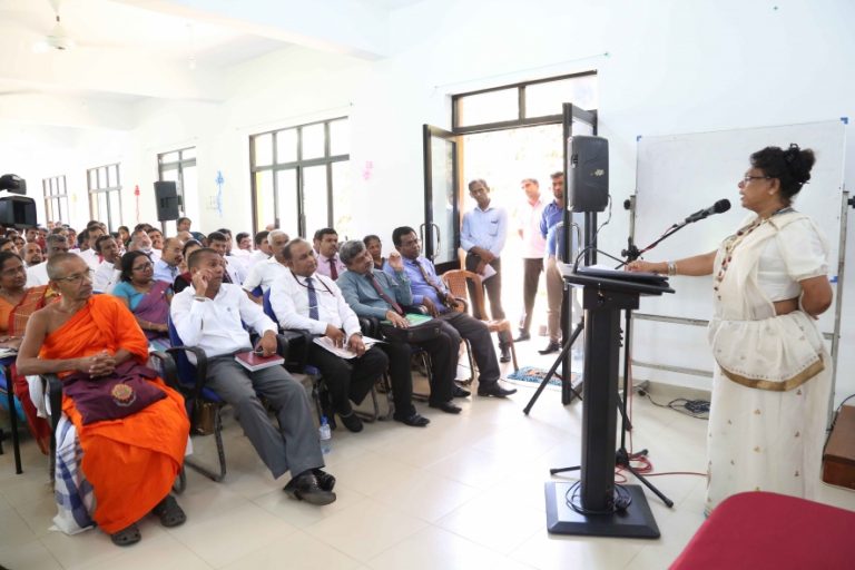 සබරගමුවේ පාසල්වල වැඩ බලන විදුහල්පතිවරුන්ට විදුහල්පති දීමනාවක්