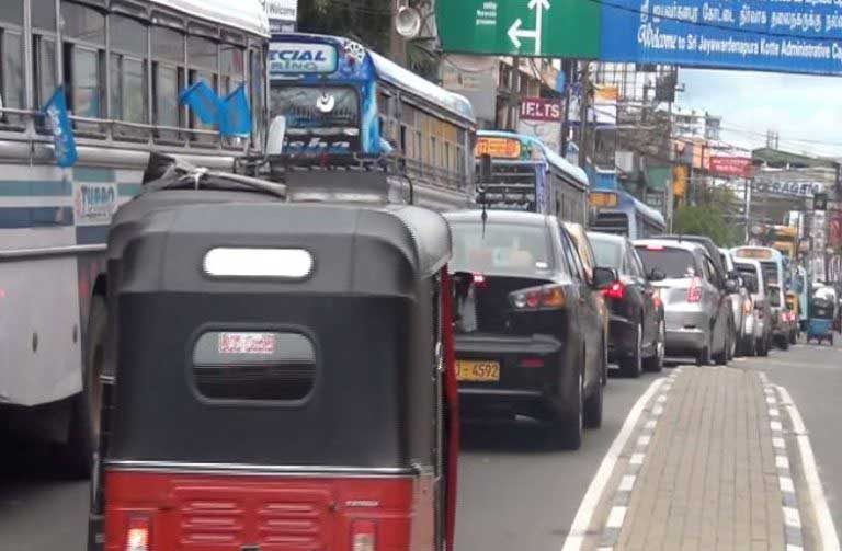 රාජගිරිය අවට දැඩි රථවාහන තදබදයක්