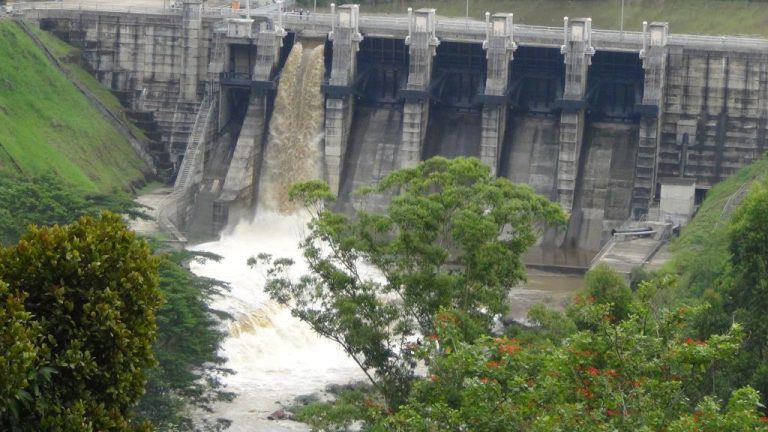 අධික වර්ෂාවත් සමඟ ඉහළ ක‌ොත්මලේ ජලාශයේ එක් වාන් ද‌ොරටුවක් විවෘත කරයි