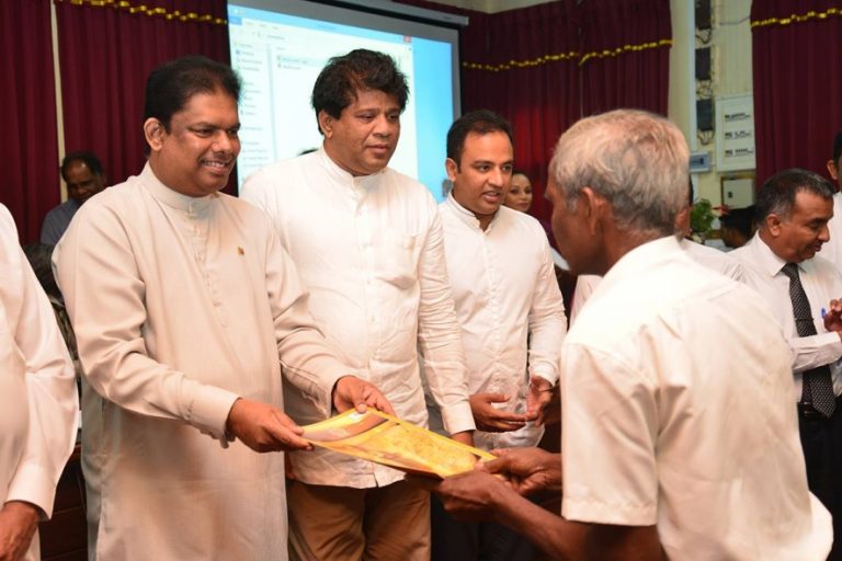 ගම්පහ දිස්ත‍්‍රික්කයේ පවුල් 150 කට හිමිකම් ඔප්පු
