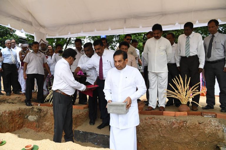 සෞඛ්‍ය ඇමති ප්‍රධානත්වයෙන් රස ඖෂධ නිෂ්පාදනාගාරය ඉදිකිරිම සඳහා මුල්ගල් තැ‌බේ