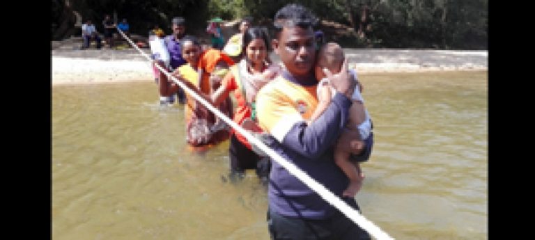 කතරගම දේවාලය වන්දනා කිරීමට පා ගමනින් පැමිණෙන බැතිමතුන්ට නාවික හමුදා සහය