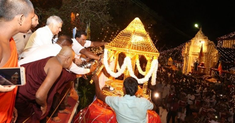 අගමැති ප්‍රධානත්වයෙන් සධාතුක කරඬුව මංගල හස්ති රාජයා මත තැන්පත් ක‌ෙ‌‌රේ