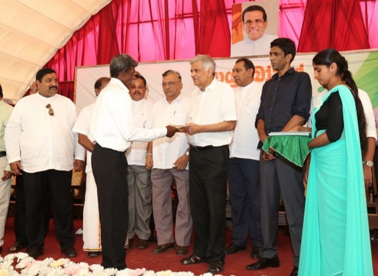 වතුකම්කරු ජනතාව වෙත ඉඩම් හිමිකම් ඔප්පු ප්‍රදානය අගමැති ප්‍රධානත්වයෙන්