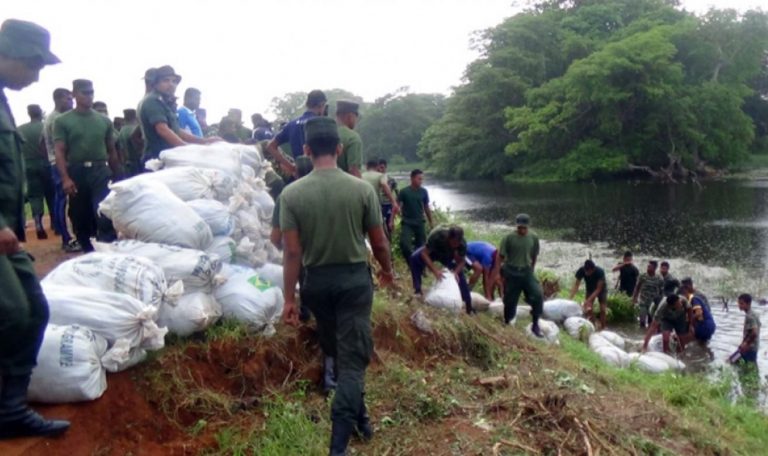 කිලිනොච්චිය උලියන්කුලම වැව් බැම්මේ බිඳීයාම වැළැක්වීමට යුද හමුදා සහාය
