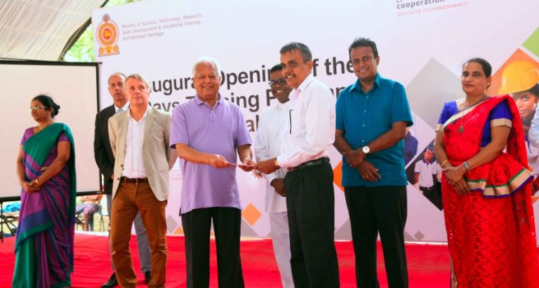 වත්මන් අධ්‍යාපන ක‍්‍රමය තාරුණ්‍යයේ අවශ්‍යතා ඉටු කිරීමට ප‍්‍රමාණවත් නොවන බව සරත් අමුණුගම මහතා පවසයි