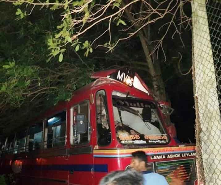 යාපනය මහනුවර ඒ-9 ප්‍රධාන මාර්ගයේ බස් රථ අනතුරක්