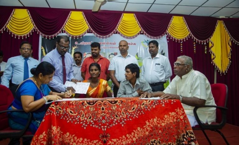 යාපනයේ අවිවාහක අඹු සැමියන් 41ක් රජයේ වියදමින් විවාහ දිවියට