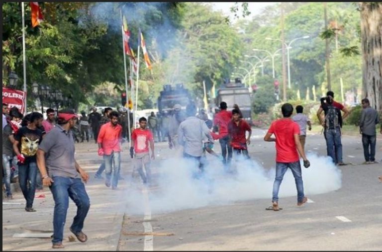 අන්තර් විශ්වවිද්‍යාලීය ශිෂ්‍ය බල මණ්ඩලයේ සිසු උද්ඝෝෂණයට ජල හා කඳුළු ගෑස්