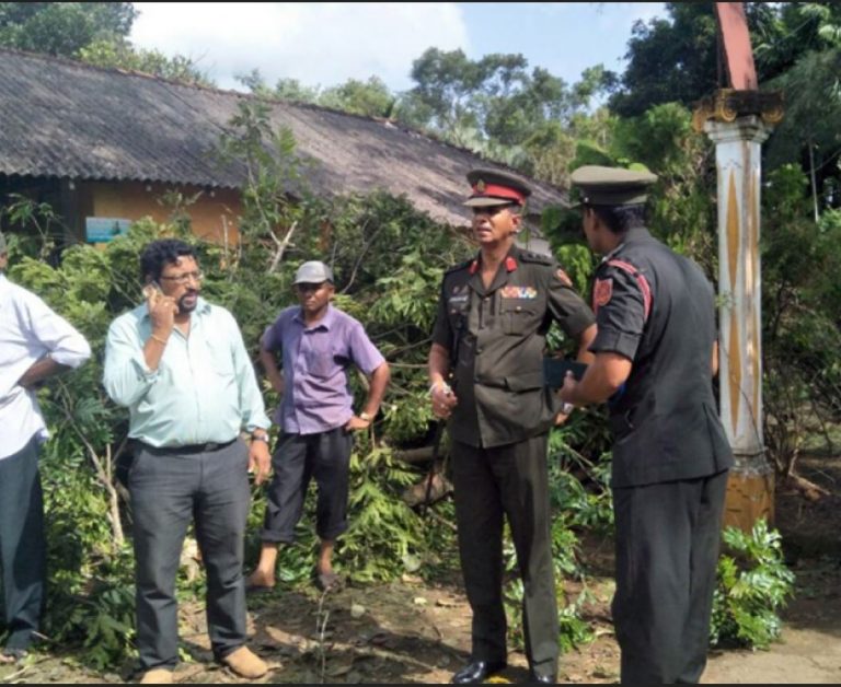 අධික සුළං තත්ත්වයෙන් පීඩාවට පත් ජනතාවට හමුදා සහාය