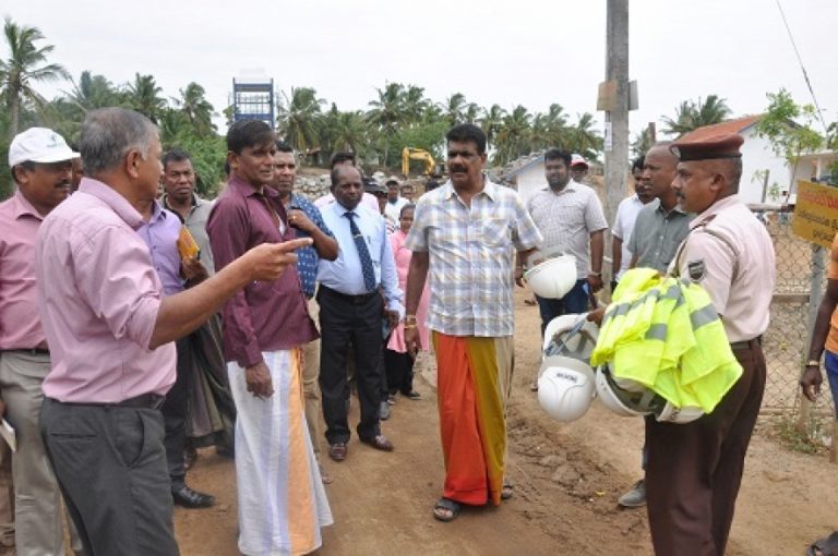 ධිවර හා ජලජ සම්පත් රජ්‍ය අමාත්‍ය කලමැටිය ධිවර වරාය නිරීක්ෂණ කරයි