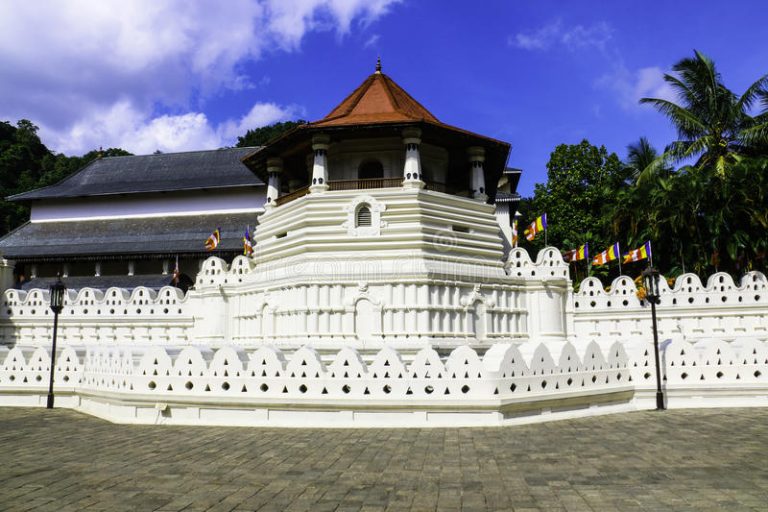 මහනුවර ශ්‍රී දළදා මාලිගාවේ රන් වියන විවෘත කිරීම අගෝස්තු 26 වැනි දා