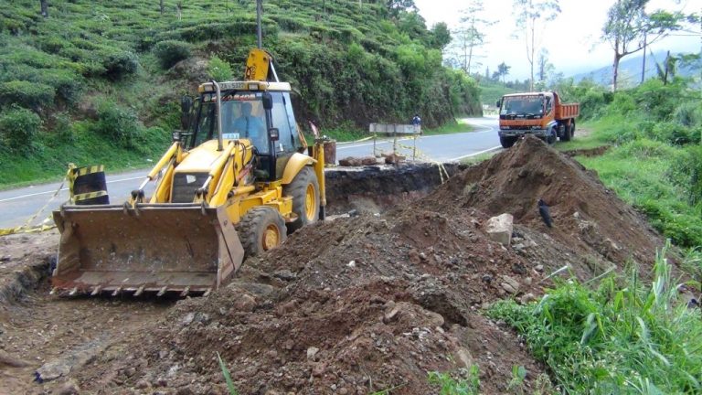 ගිලා බැසිමට ලක් වි ඇති හැටන් – කොළඹ ප්‍රධාන මාර්ගයේ ප්‍රතිසංස්කරණ කටයුතු ආරම්භ කෙරේ