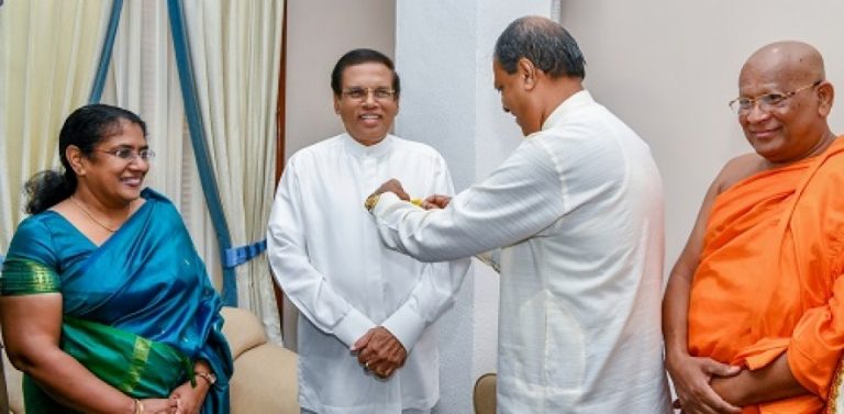 සිරකරු සැමරුම් දින පළමු කොඩිය ජනපතිට පළඳවයි