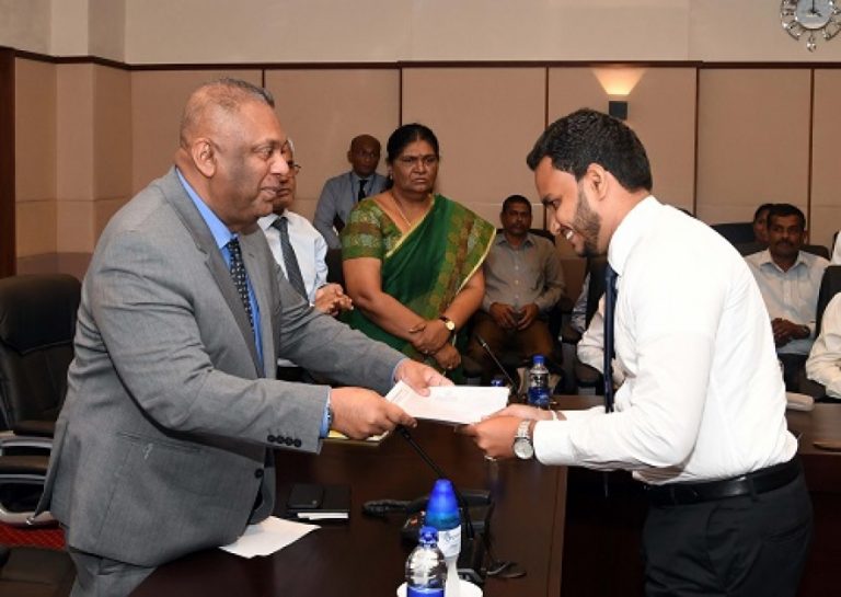 නව රේගු නිලධාරීන්ට පත්වීම් ලිපි ප්‍රදානය ක‌ෙ‌‌රේ