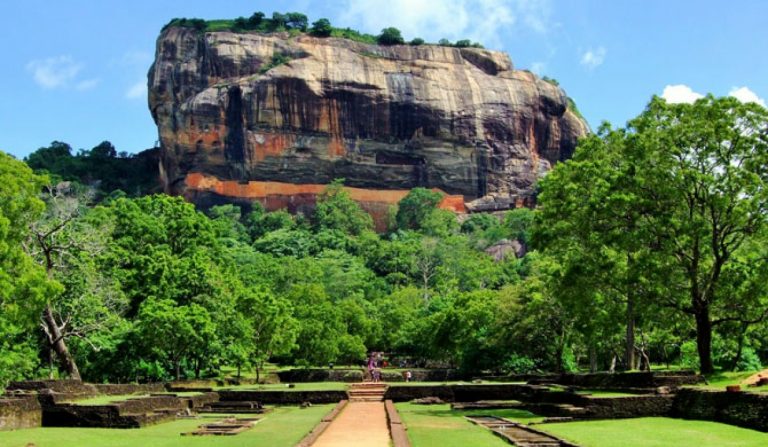 ලෝක සංචාරක දිනය නිමිත්තෙන් අළුයම පහේ සිට සීගිරිය නැරඹීමට අවස්ථාව