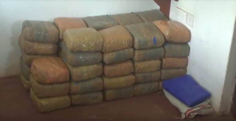 කේරළ ගංජා සමඟ සැකකරුවන් තිදෙනෙකු නාවික හමුදා අත්අඩංගුවට