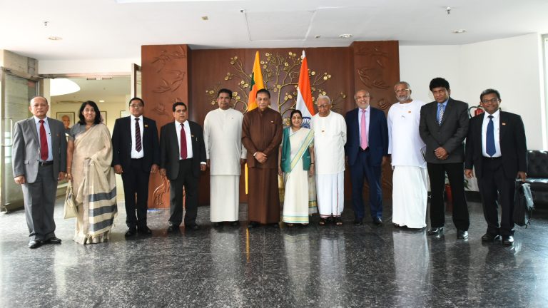 කථානායක කරු ජයසූරිය සහ ඉන්දීය විදේශ ඇමතිනී සුශ්මා ස්වරාජ් අතර හමුවක්