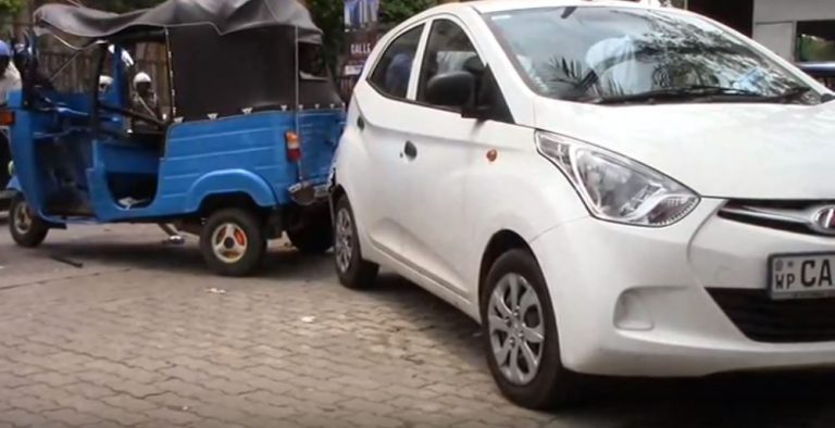 වාහන පහක් එකිනෙක ගැටී හතර දෙනෙකුට තුවාල