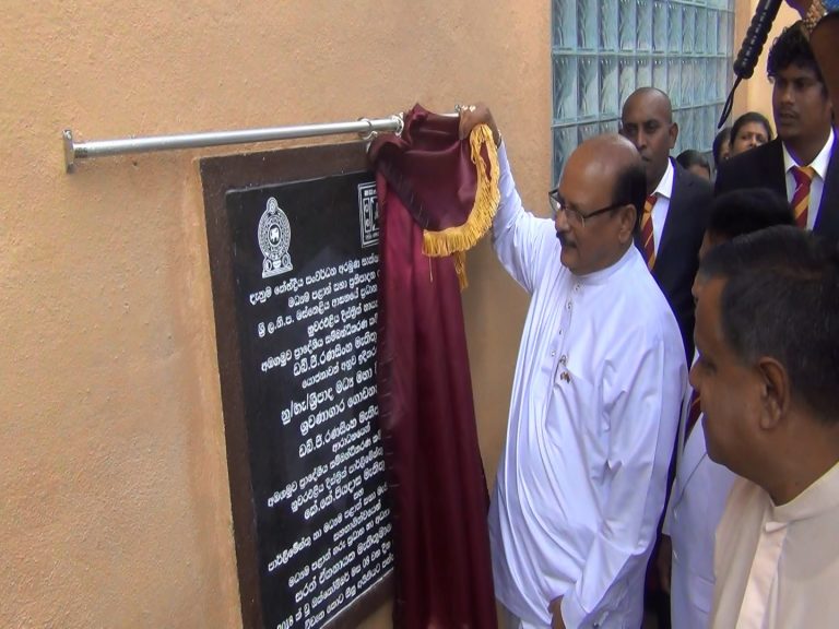 හැටන් ශ්‍රි පාද මධ්‍යම මහා විද්‍යාලයේ ඉදි කරන ලද ශ්‍රවනාගාරය සිසු අයිතියට පත් කෙරේ