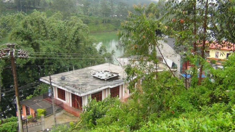 කාසල්රි ජලාශයට ඉහළින් පිහිටි නිවාස පහක් නායයෑමේ අවදානමක