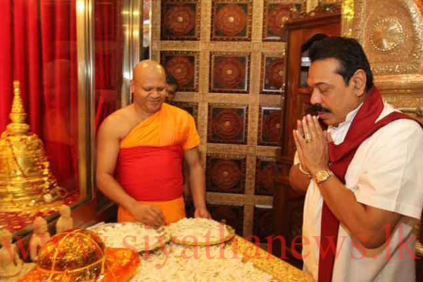 නව අගමැති ශ්‍රී දළදා වඳී