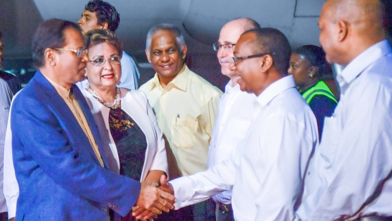 ජනපති සීෂෙල්ස් සංචාරය අරඹයි