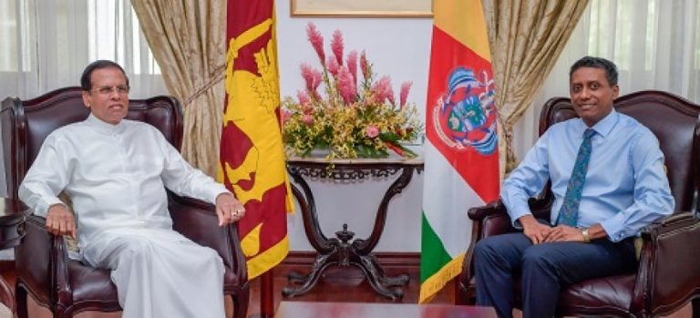 සීෂෙල්ස් ජනපතිගෙන් ශ්‍රී ලංකා ජනපතිට උණුසුම් පිළිගැනීමක් – ගිවිසුම් දෙකකට අත්සන් තබයි