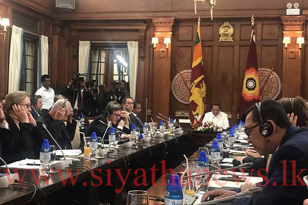 ජනපති විදෙස් තානාපතිවරු අමතයි