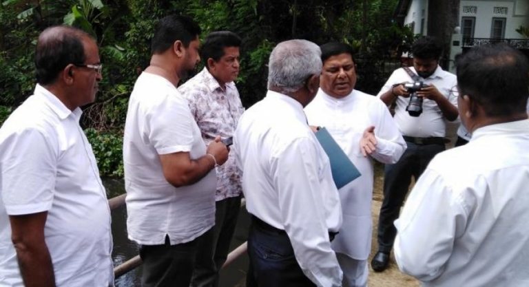 ගාල්ල‌ේ ආපදා තත්ත්වය සොයා බැලීමට වජිර අබේවර්ධන මහතා එක්ව‌ෙයි