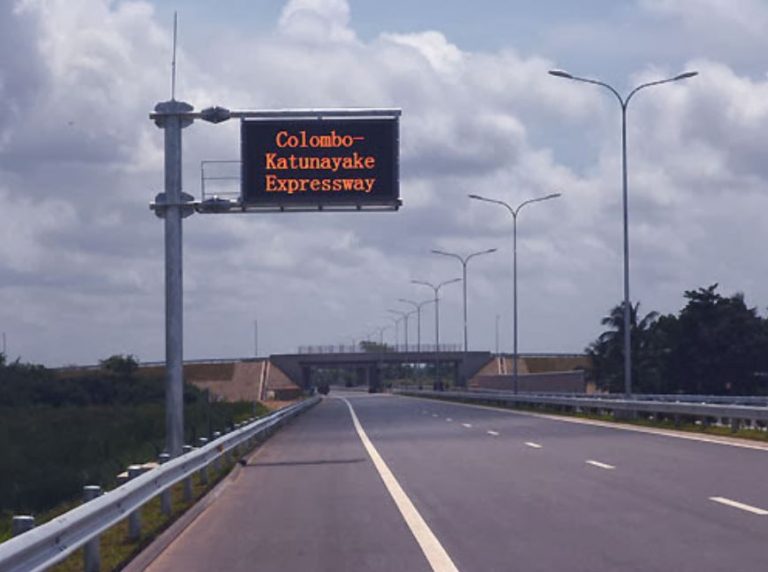 කොළඹ – කටුනායක අධිවේගී මාර්ගයේ පෑලියගොඩ පිවිසුම් මාර්ගය අද වැසේ