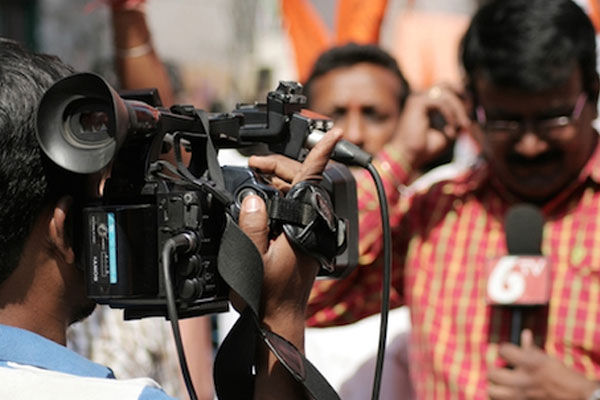 අද්මිරාල් රූගත කළ මාධ්‍යවේදීන්ට ප්‍රහාරයක්