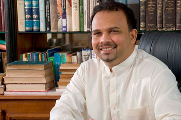 නවීන් ප‍්‍රමුඛ මන්තී‍්‍ර කණ්ඩායමක් මහ නාහිමිවරුන් දැනුවත් කිරීමට යයි