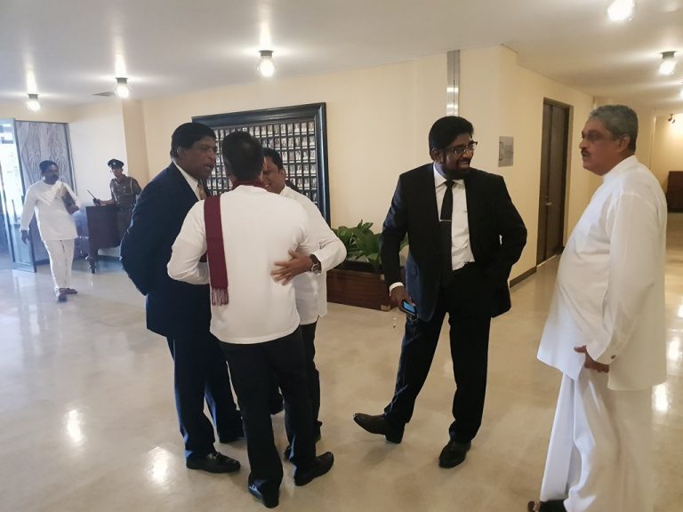 වාද විවාද මැද මැති ඇමතිවරු පාර්ලිමේන්තුවට අාපු හැටි – PHOTOS